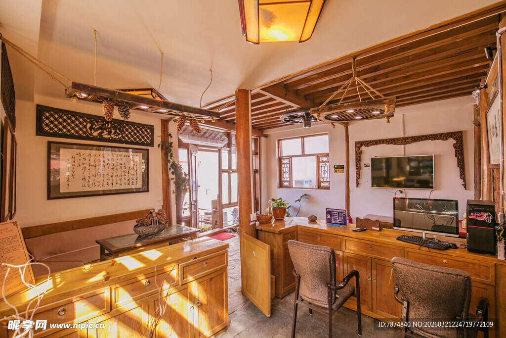 温馨木质老房室内场景