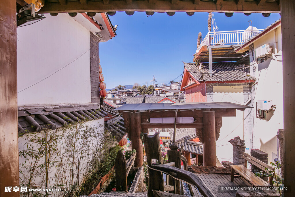 古巷中的特色建筑景观