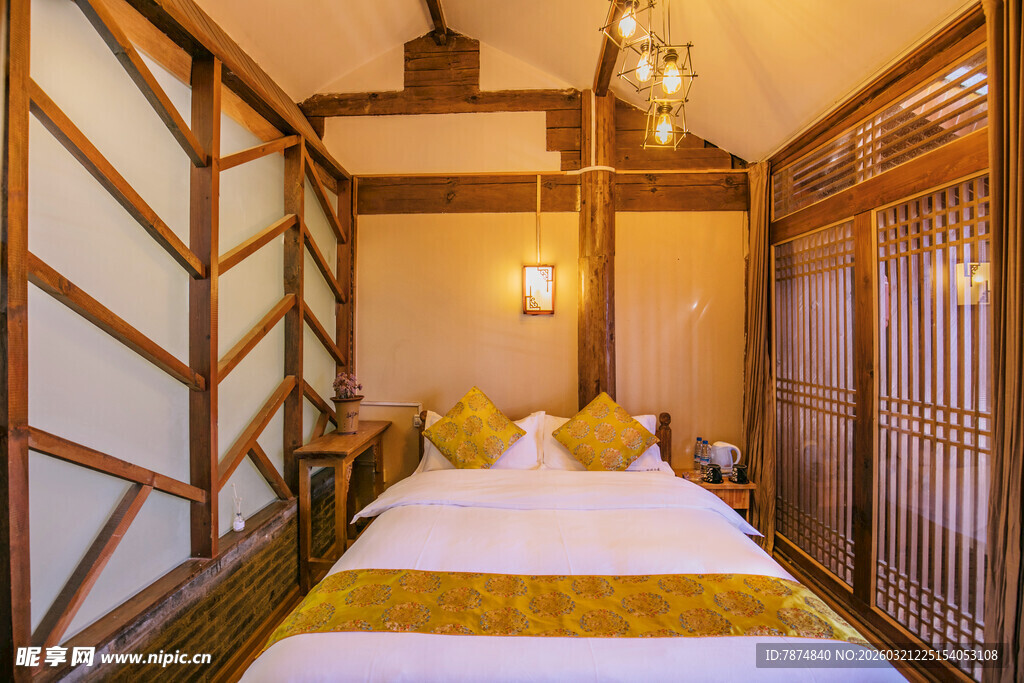 中式风格温馨木质卧室