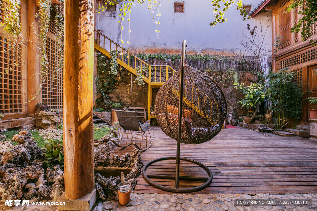 庭院中的复古铁艺装饰