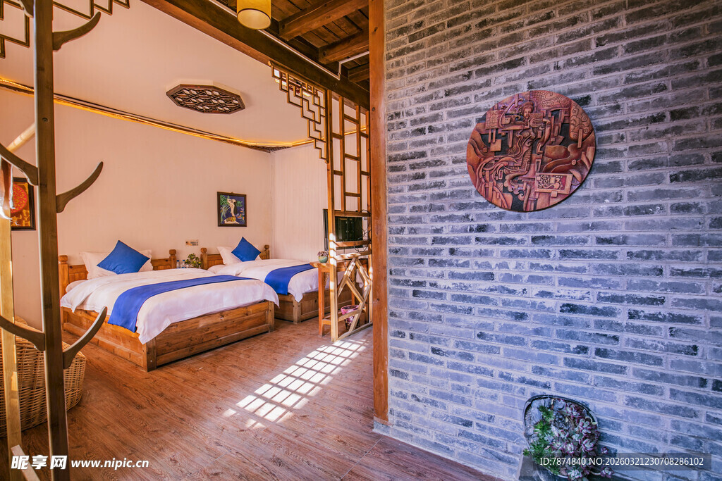 温馨木质风民宿卧室一角