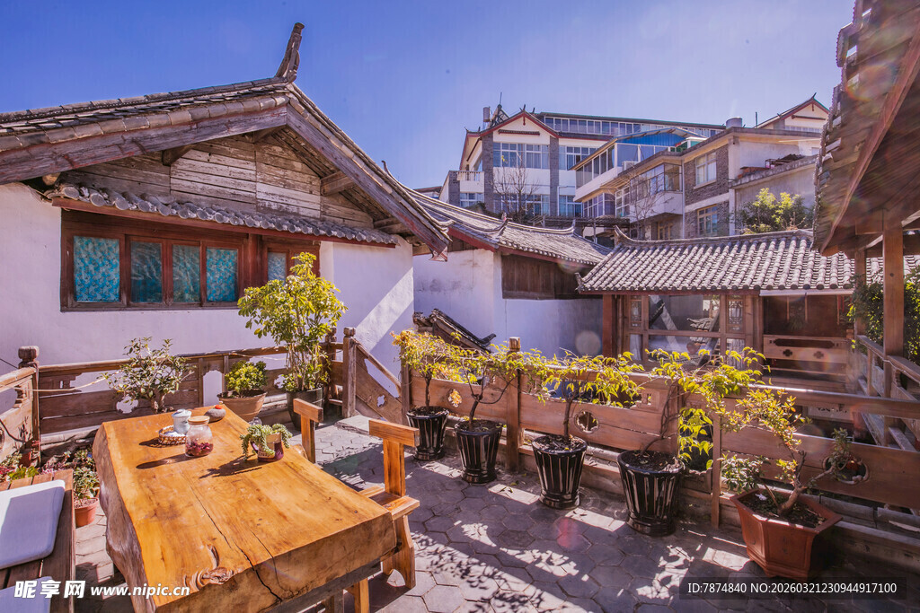古宅露台惬意休闲场景