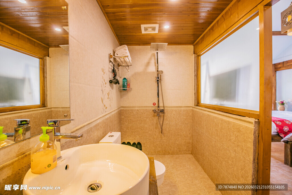 温馨木质风卫生间场景