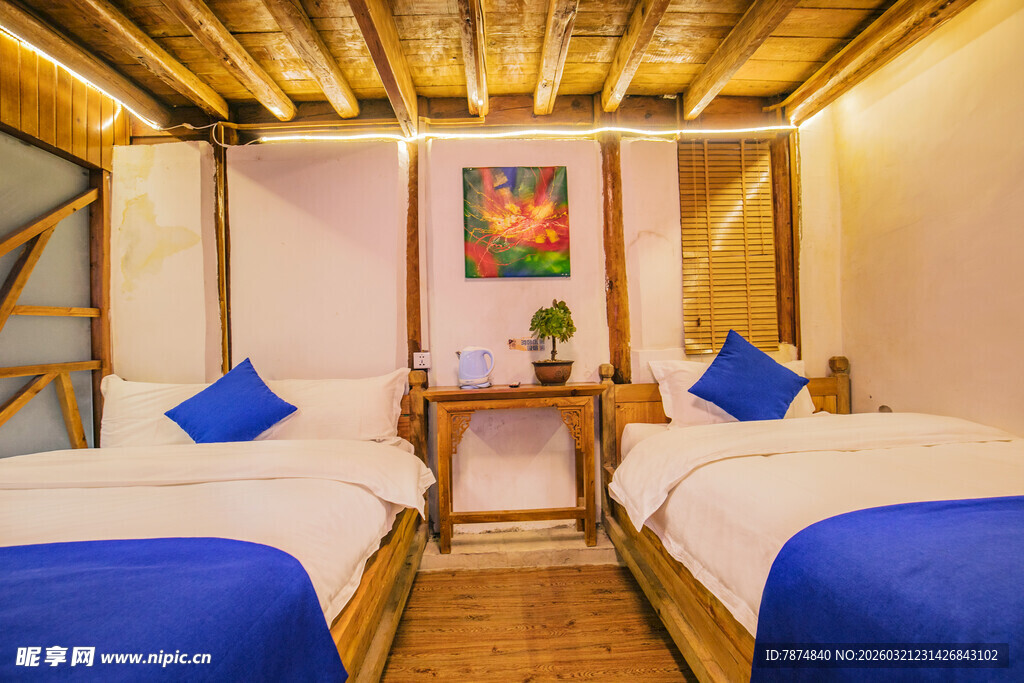 温馨双床民宿客房场景