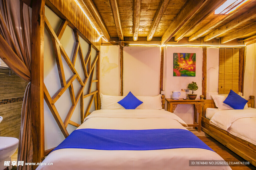 温馨木质风格双人卧室