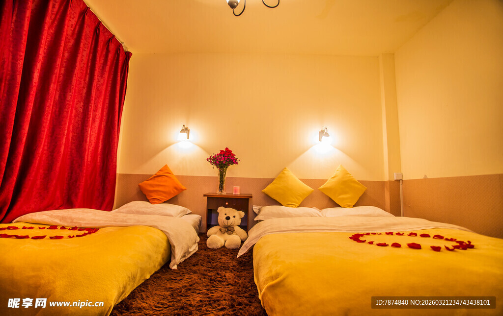 温馨双床卧室布置场景