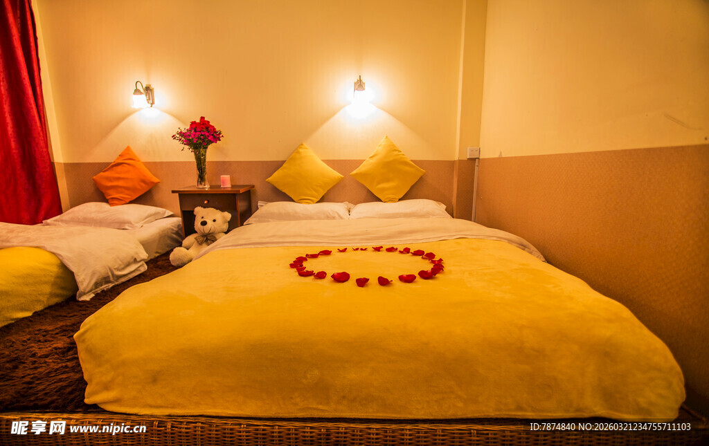 温馨浪漫情侣主题卧室