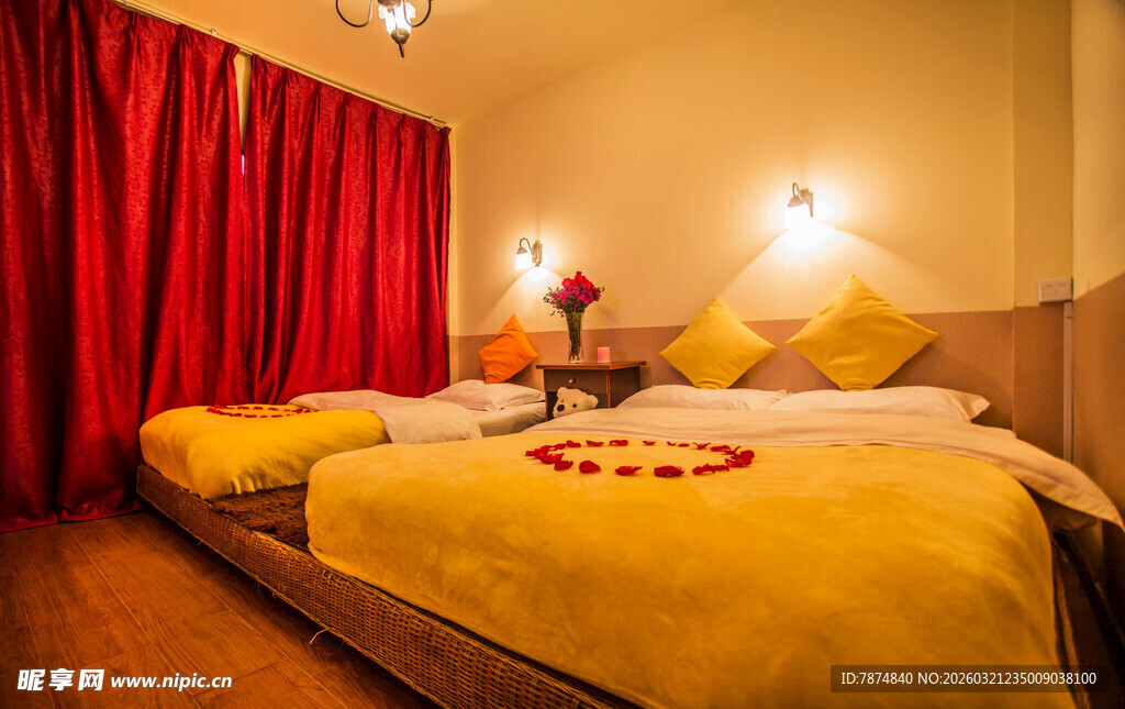 浪漫温馨情侣主题卧室