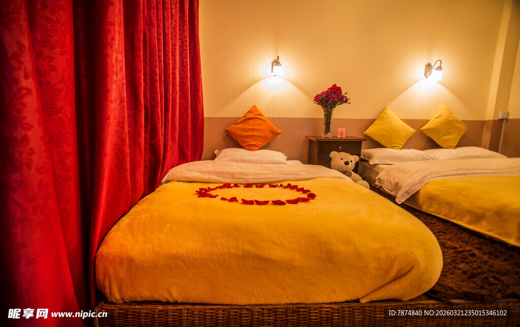 温馨卧室双床布置场景