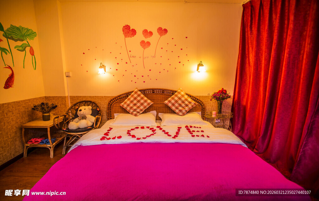 浪漫粉色主题温馨卧室