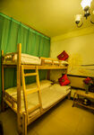 温馨双层床宿舍内景