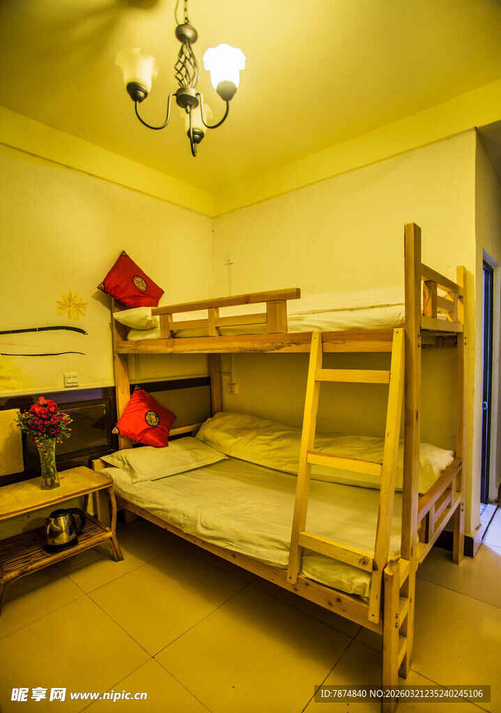 温馨双层儿童卧室场景