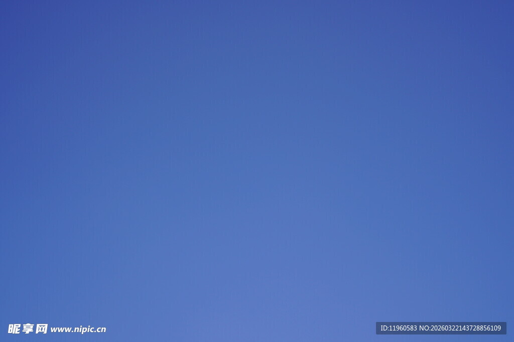 纯净蓝色天空背景