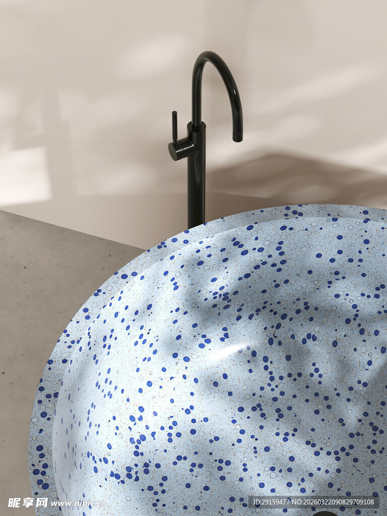 带蓝点花纹的白色织物