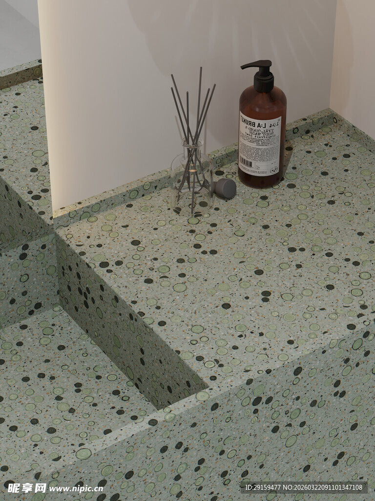 水磨石台阶上的瓶饰摆件