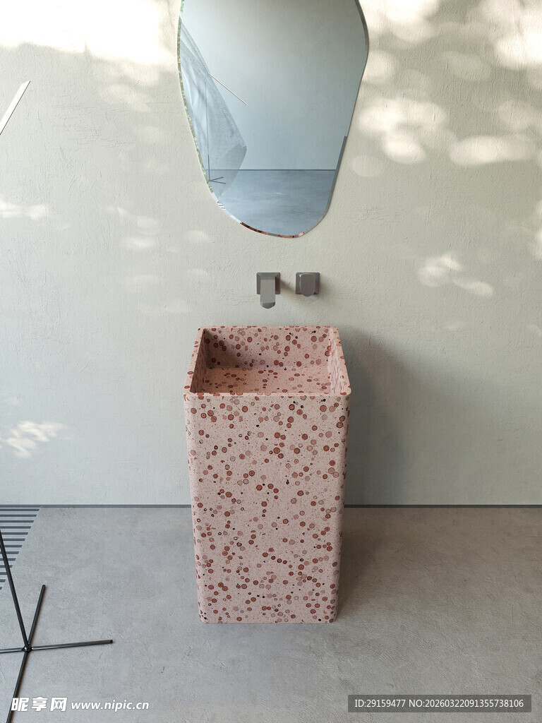 粉色花纹洗手台与灯具