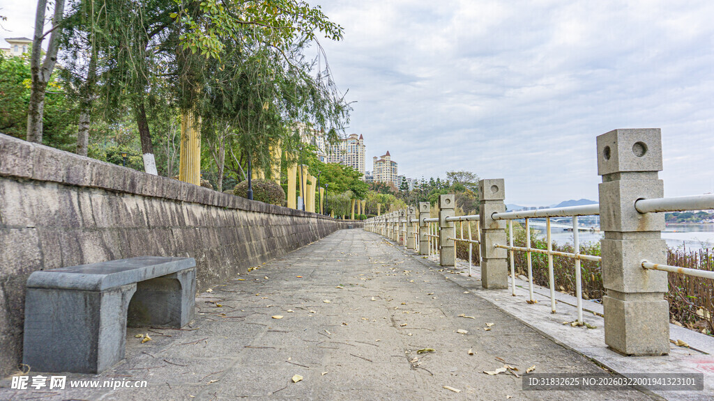 河边步道风景
