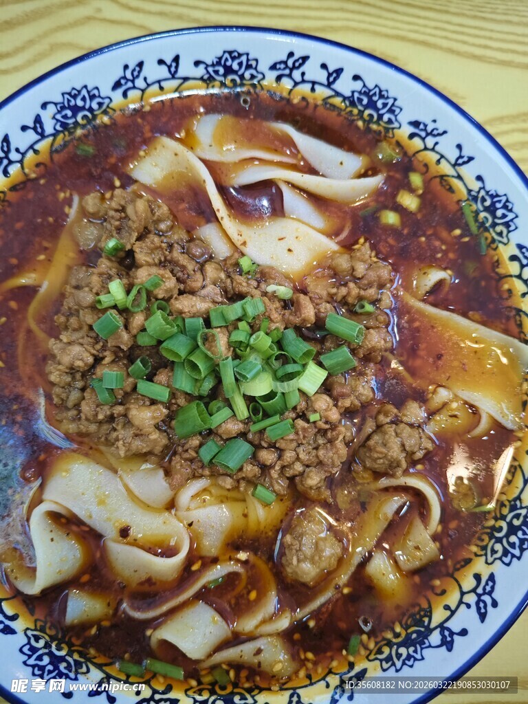 美味肉酱宽面