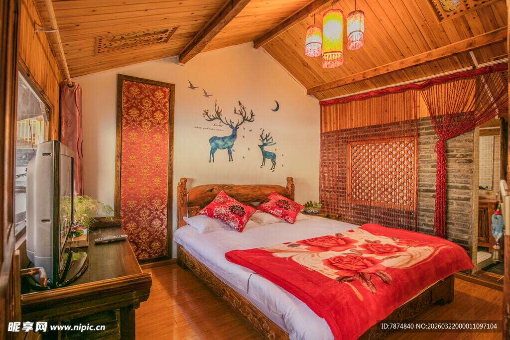 温馨原木风卧室温馨惬意