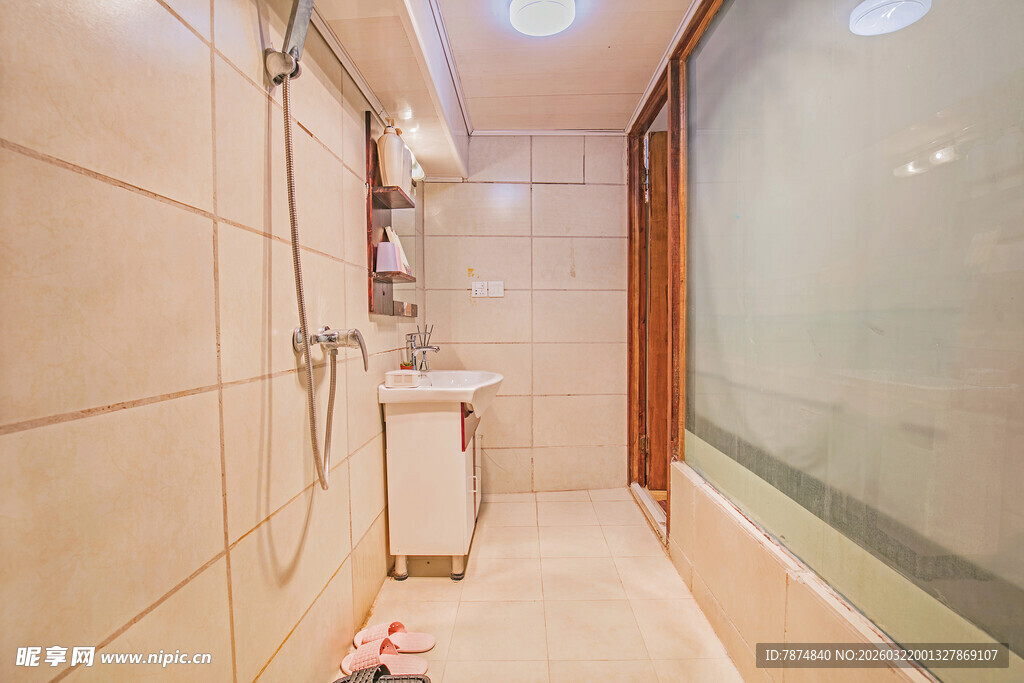 简约现代风格的温馨浴室