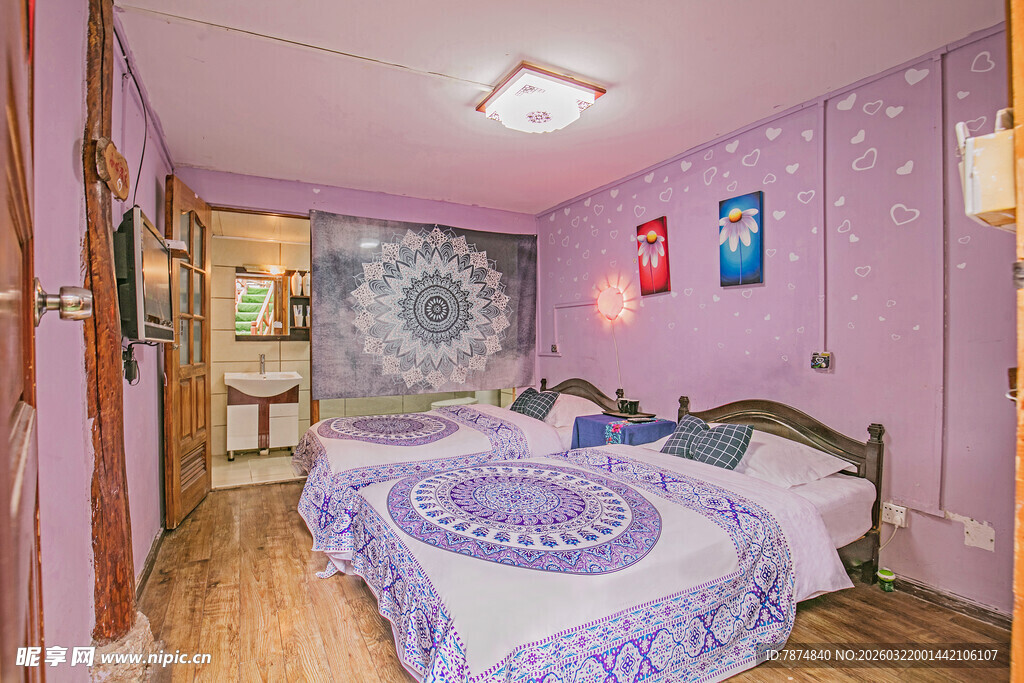 梦幻紫色系温馨卧室空间