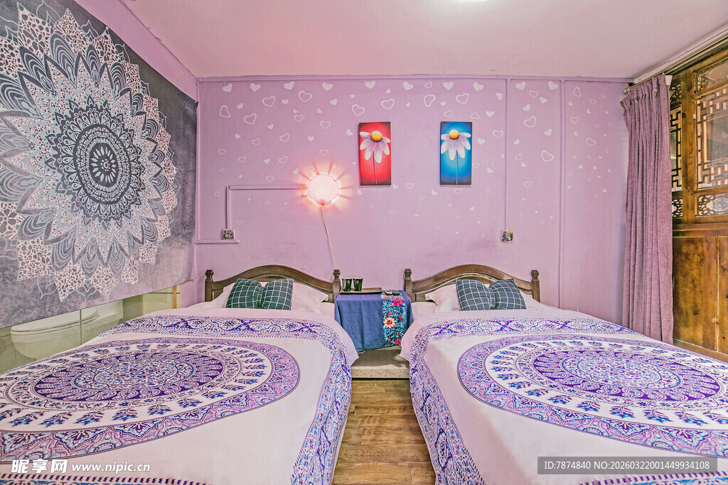 温馨紫色系双床卧室场景