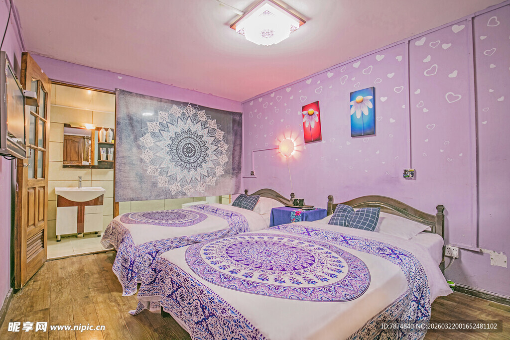 梦幻紫色系温馨卧室空间