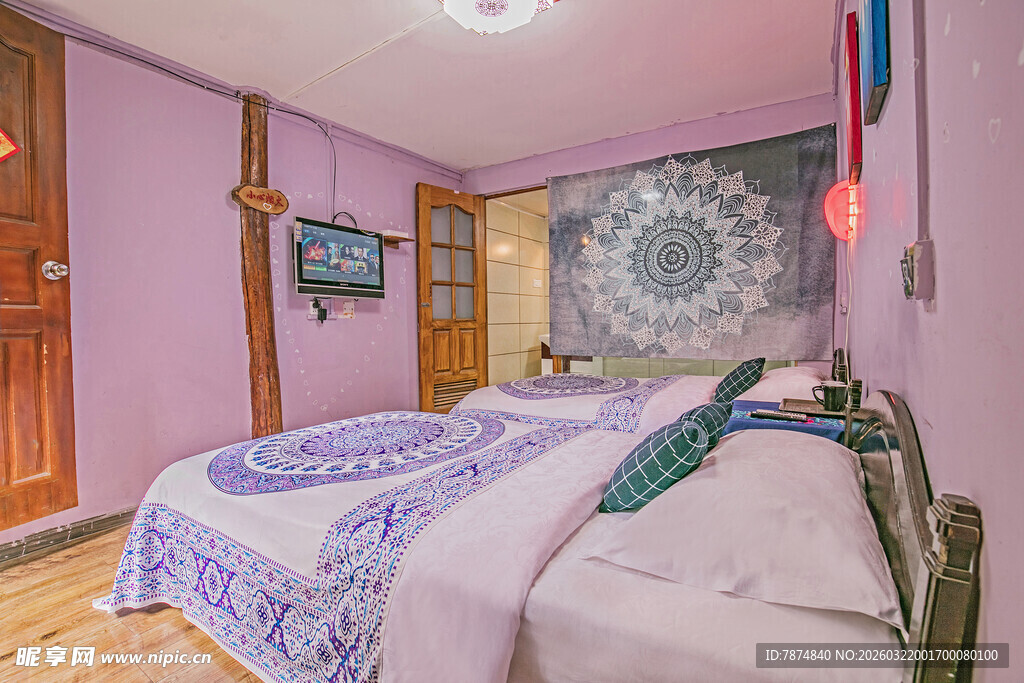 梦幻紫色系温馨卧室一角