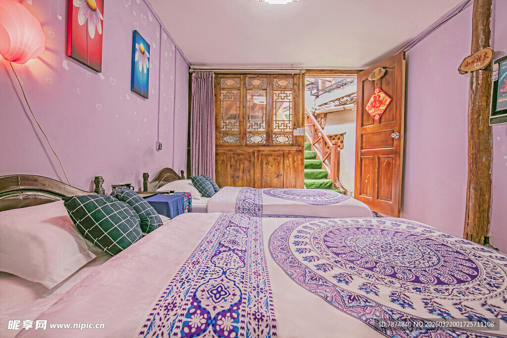 温馨民族风卧室床铺布置