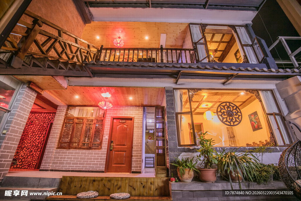 温馨两层住宅温馨夜景