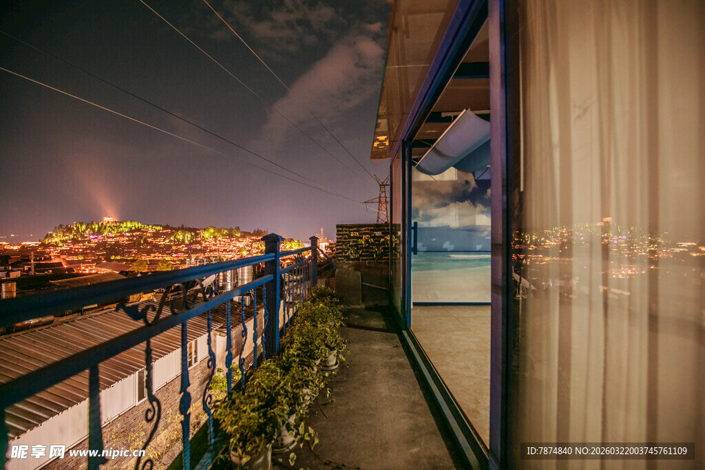 夜晚阳台城市景观视野