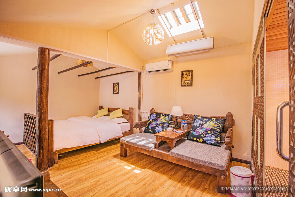 温馨舒适的木质卧室空间