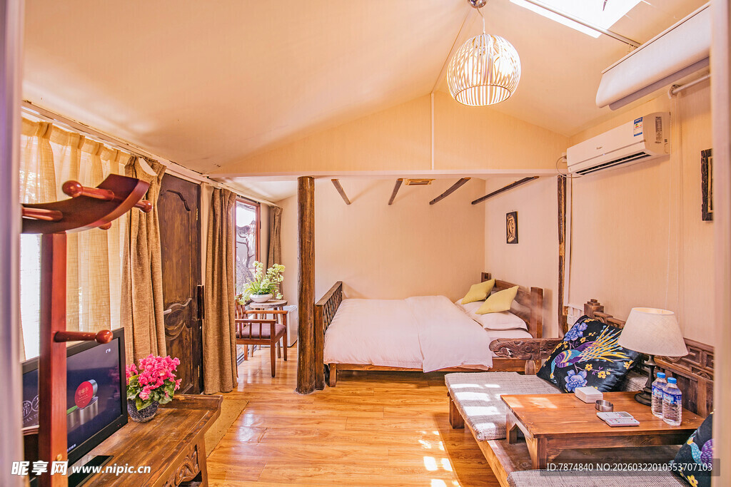 温馨原木风卧室室内场景