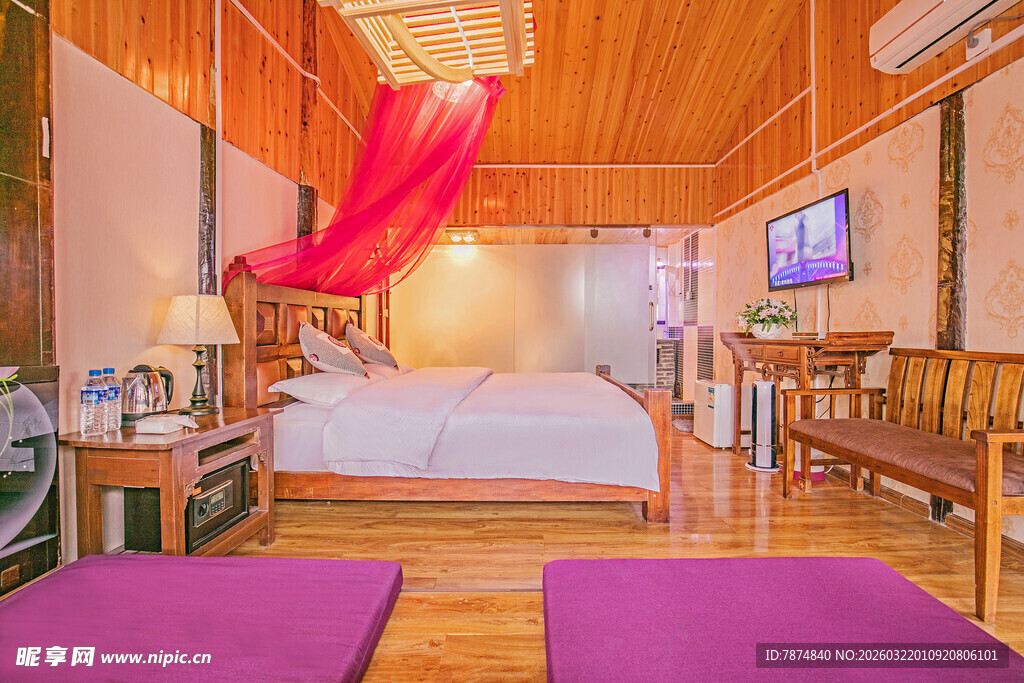 木质温馨卧室舒适空间