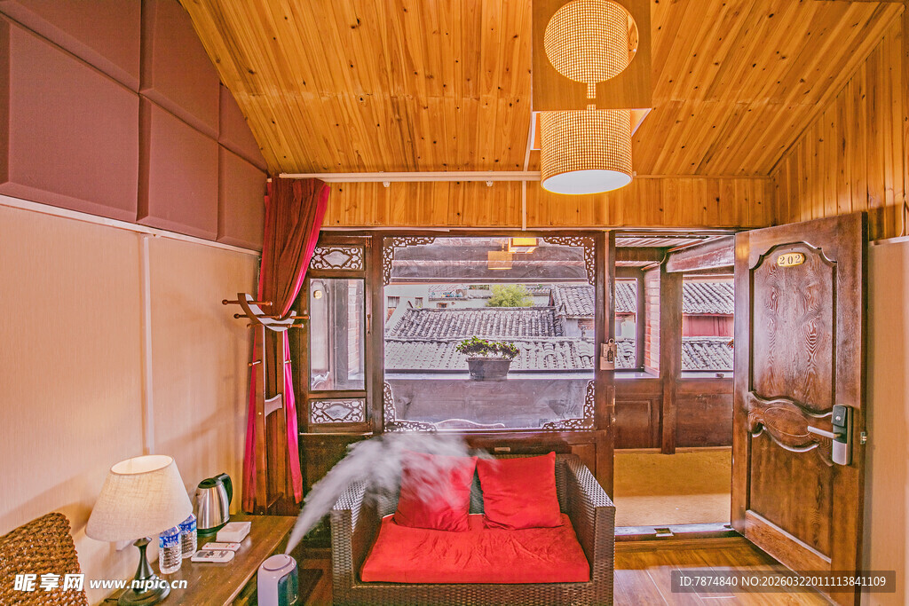 复古温馨木质风客厅一角