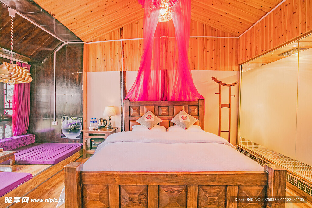 温馨木质风格卧室空间