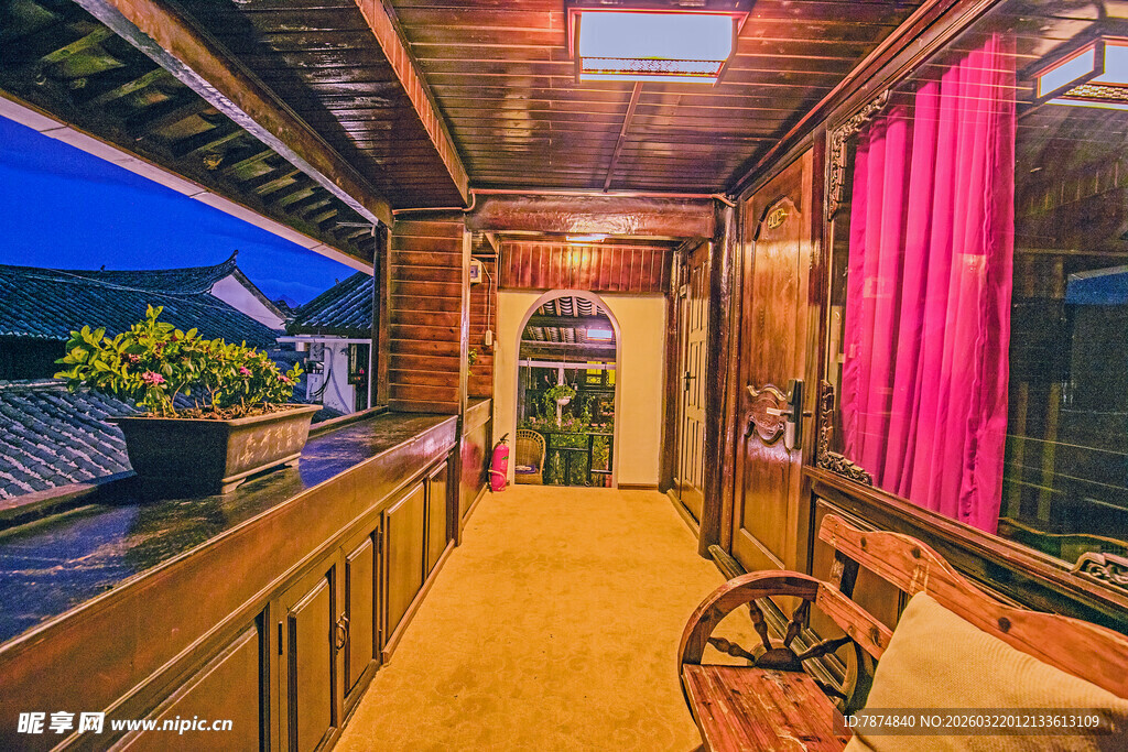 复古温馨的室内家居空间