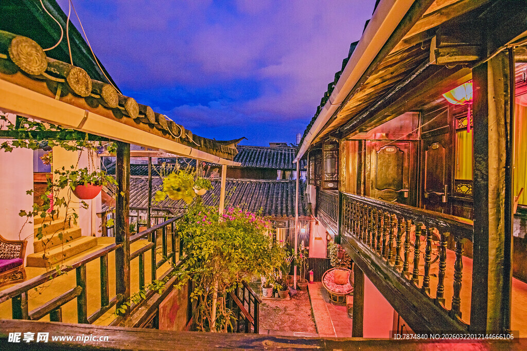 古巷夜景 灯火阑珊处