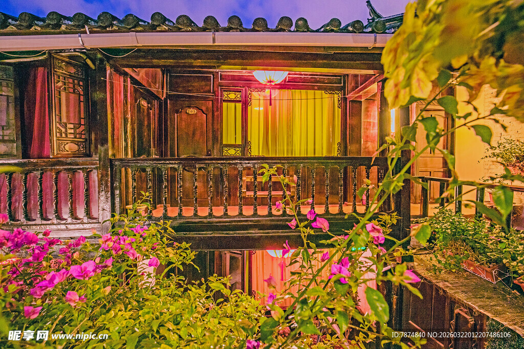 古雅庭院 繁花簇拥的闲适处