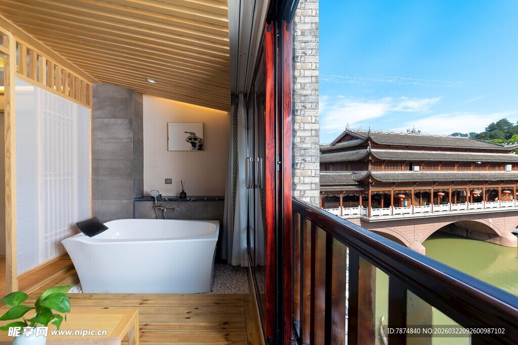 河畔阳台浴缸景观房