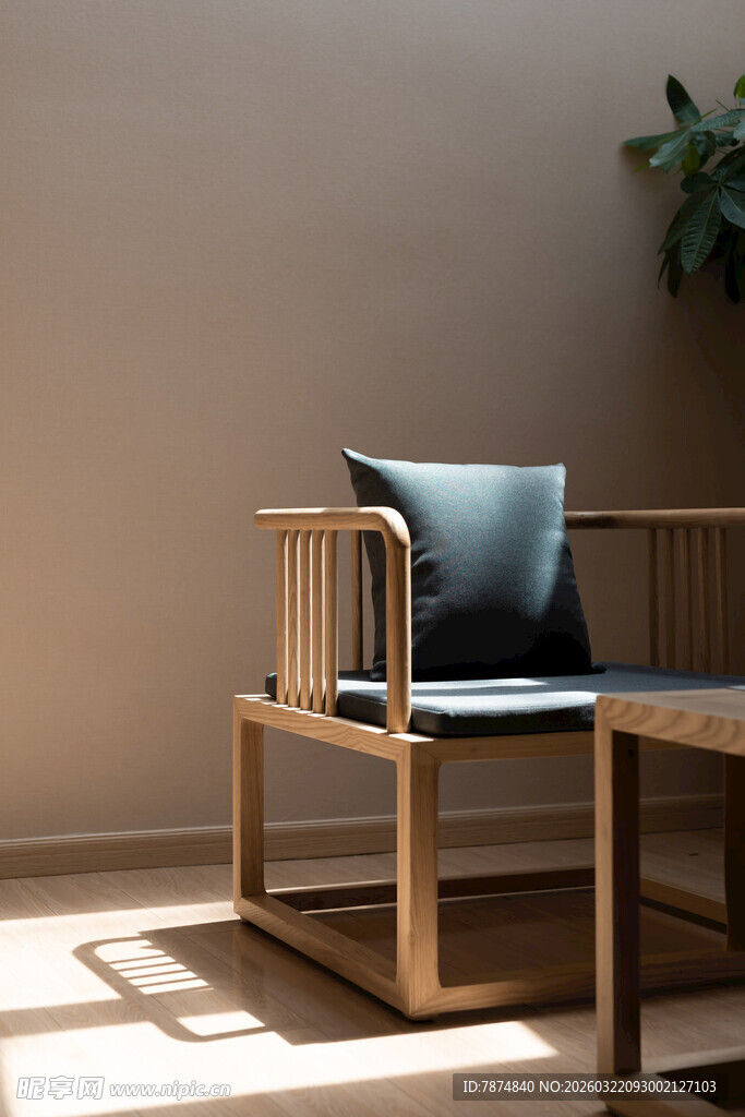 简约木质休闲椅与小桌
