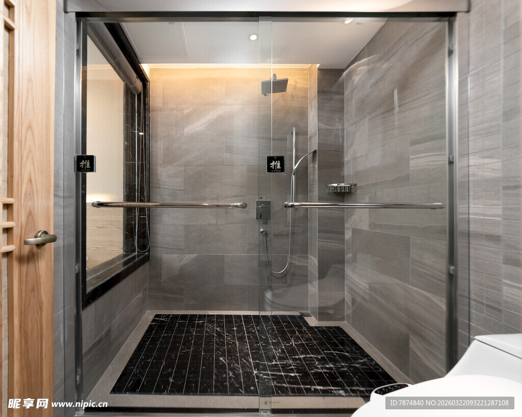 现代简约风格玻璃淋浴房