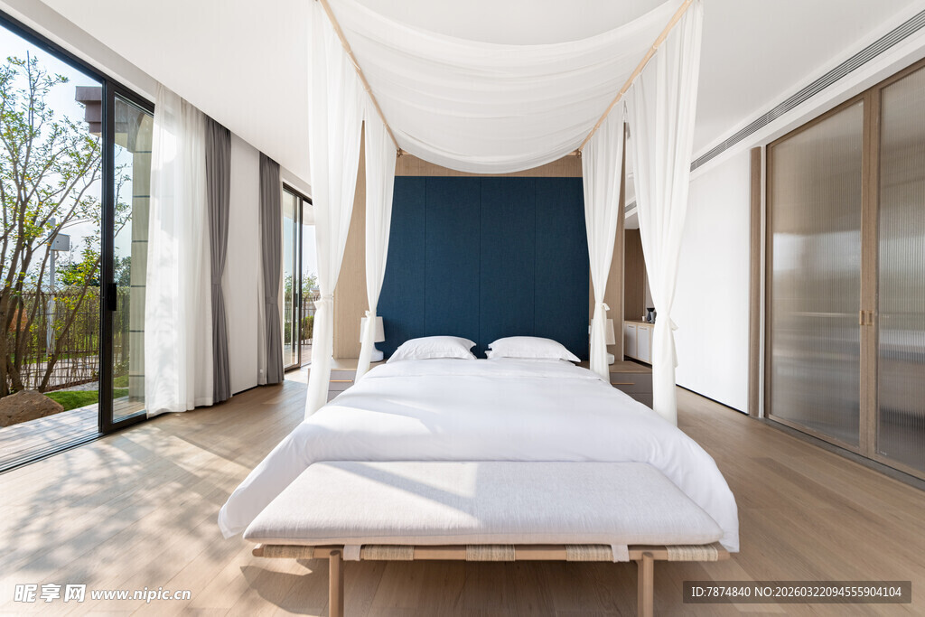 简约明亮的现代卧室空间