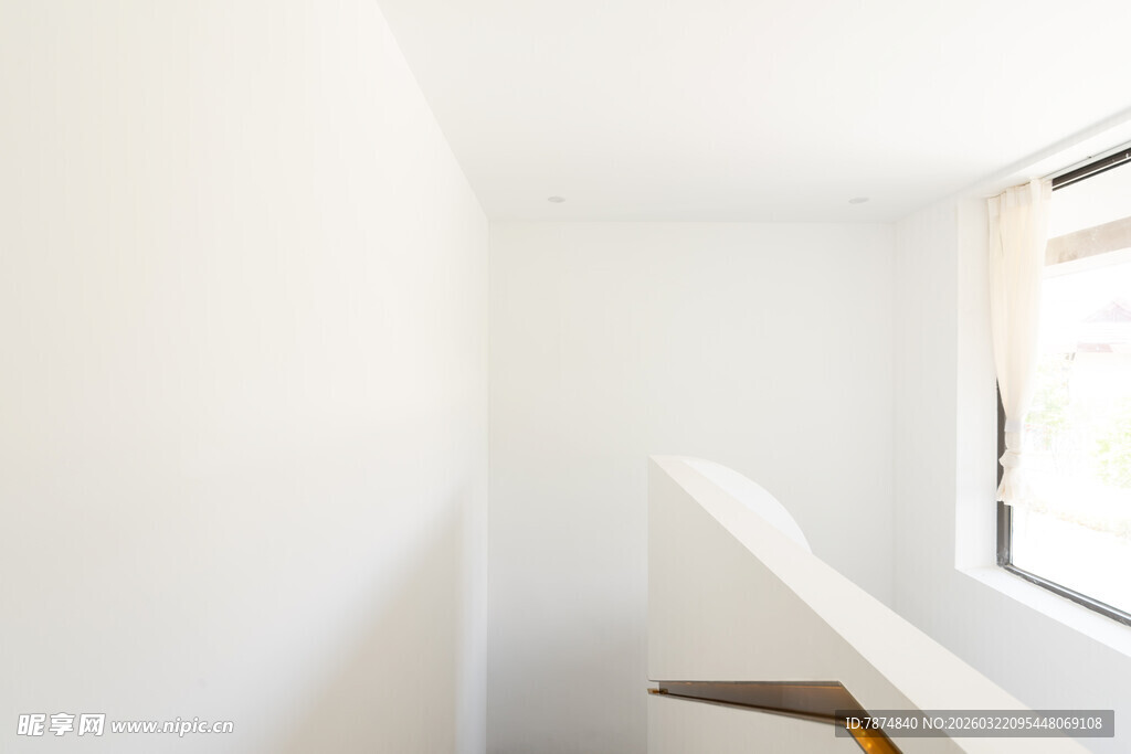 简约白色室内楼梯一角