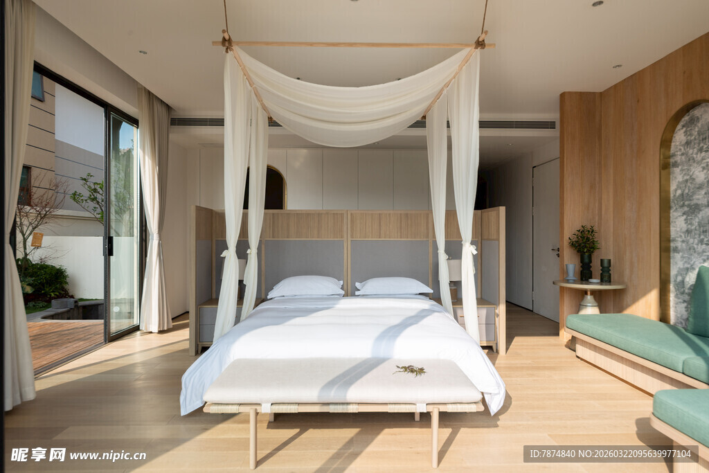 简约风卧室中的四柱悬浮床