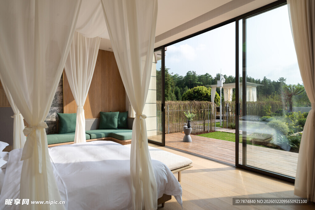 豪华卧室带落地窗美景