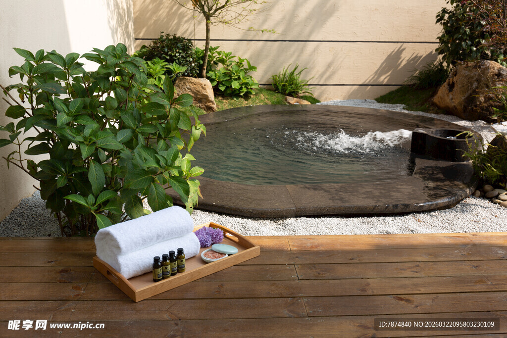 日式庭院水景与绿植组合