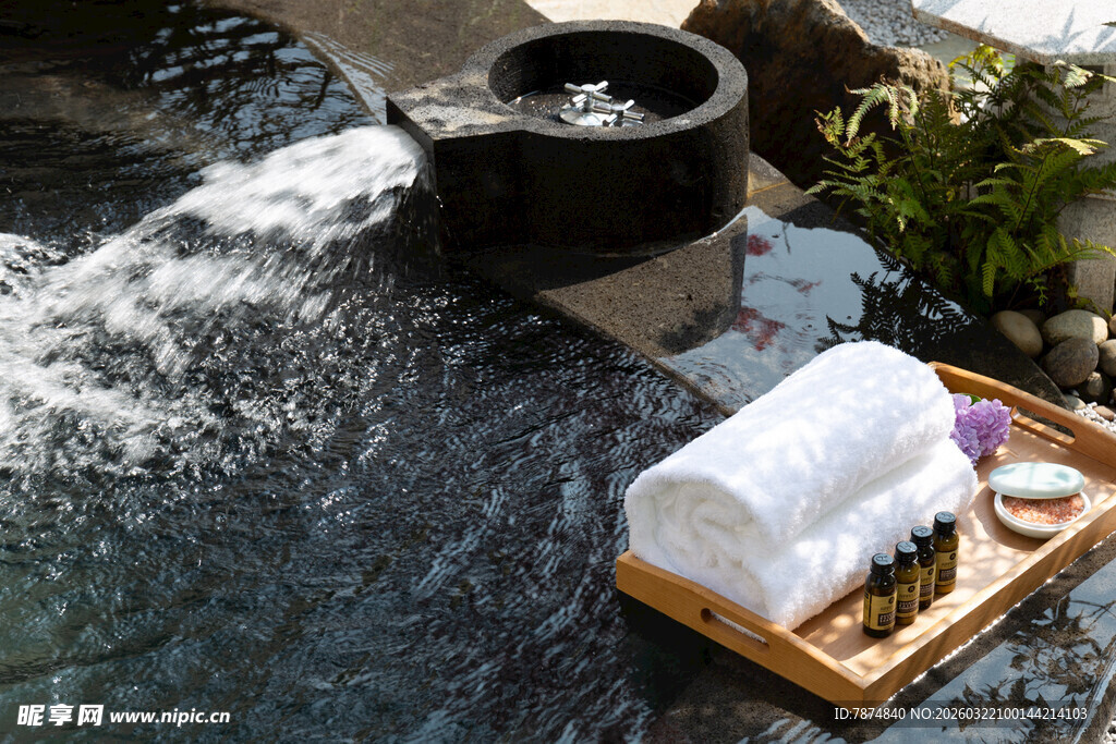 日式温泉场景与毛巾摆放