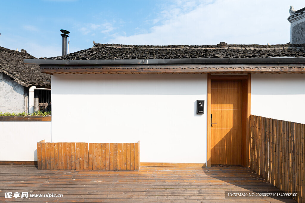 简约白墙木屋外观设计