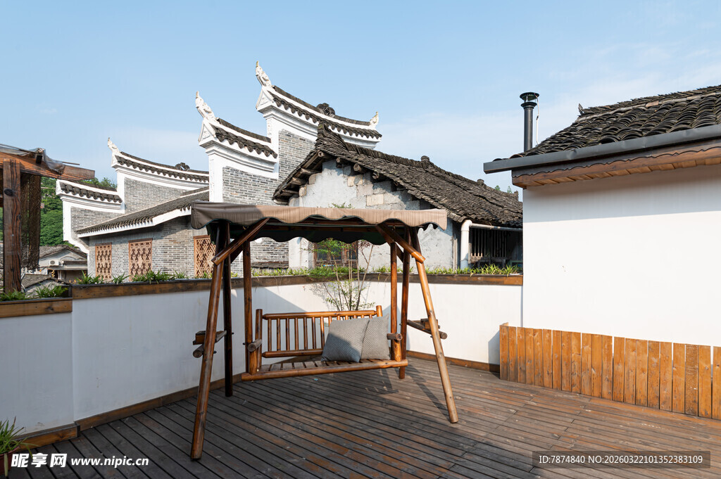 中式庭院秋千景致